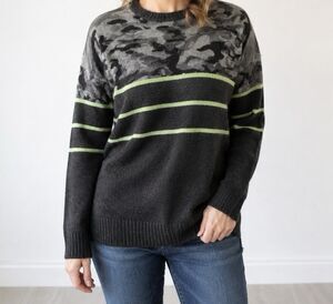 Womens L Camo Sweater‎ 
BeachLunchLounge Gray Black Neon Stripe Pullover